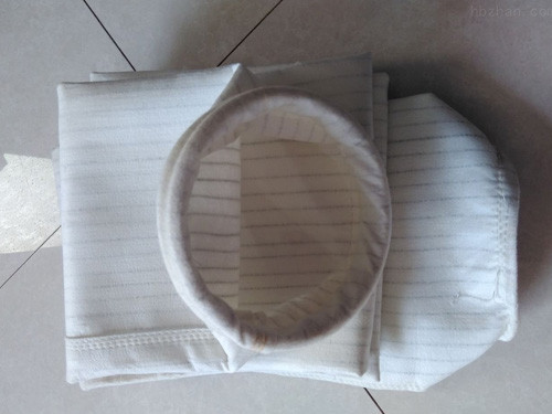 山西(xi)覆膜(mo)滌綸(lun)針刺(ci)氈除(chu)塵布(bu)袋